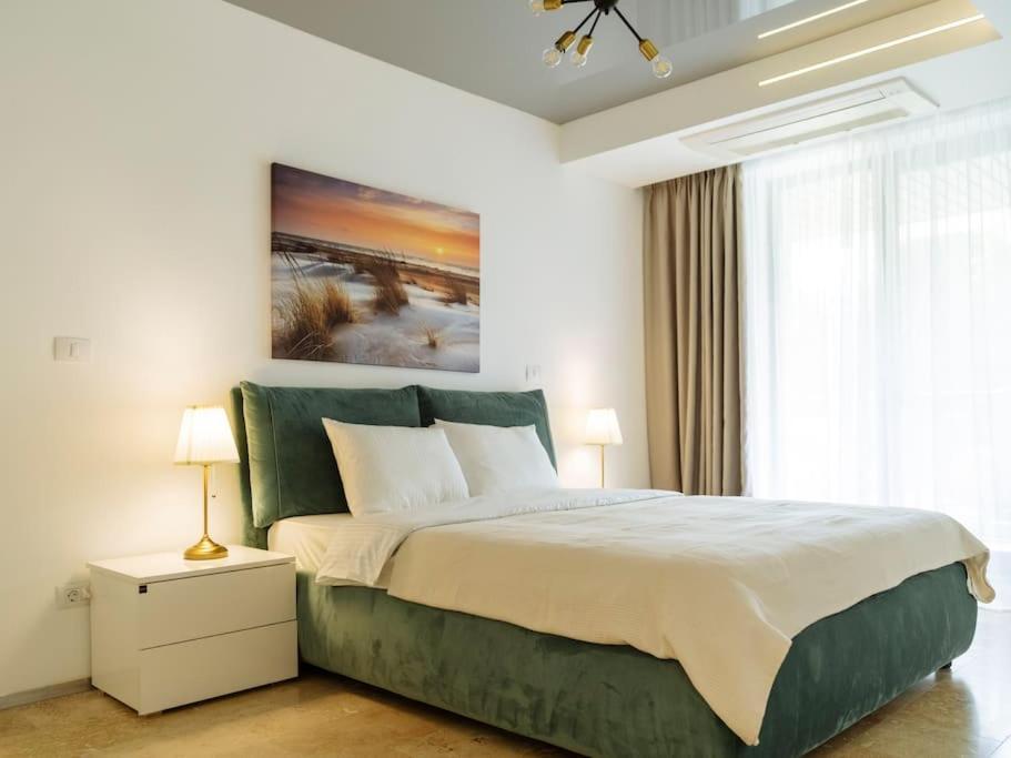 Bond - Astria Apartment *